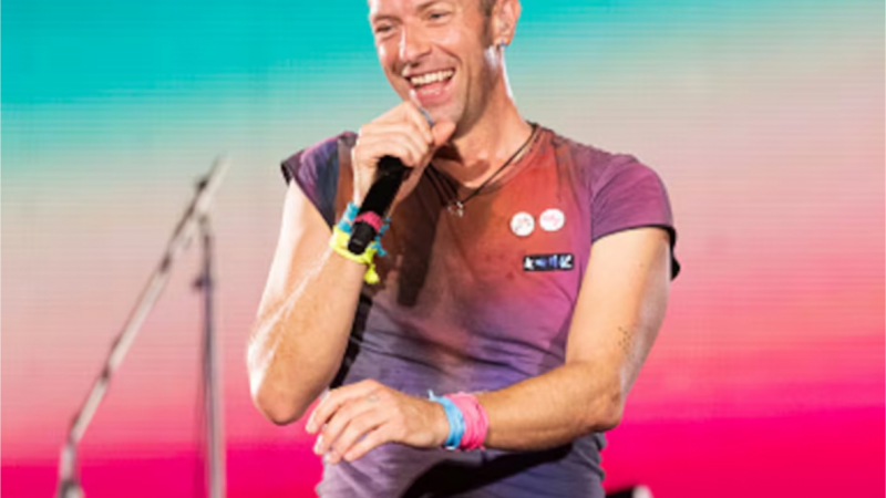 Chris Martin sufrió una dura caída durante un recital de Coldplay