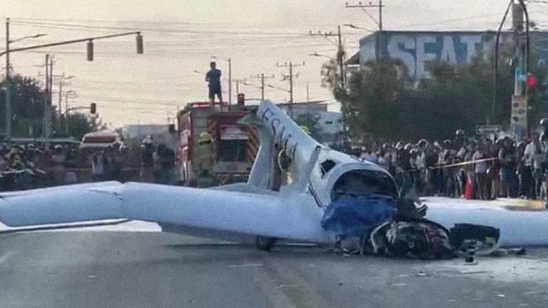 Avioneta se estrella en Ecuador y deja dos muertos