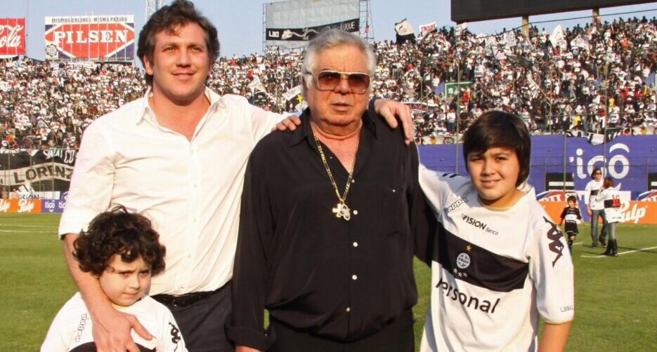 Presidente de la Conmebol recordó a su padre, durante los festejos del nuevo campeonato de Olimpia