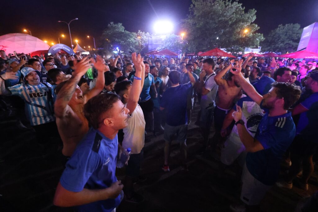 Final Copa Sudamericana: Asunción enamora a hinchas extranjeros