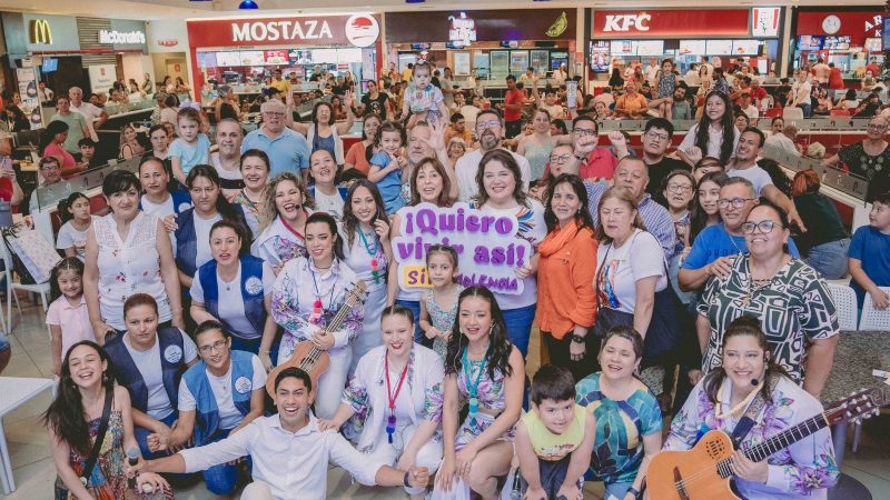 Flashmob sorprende almuerzo dominguero en shopping por una vida sin violencia