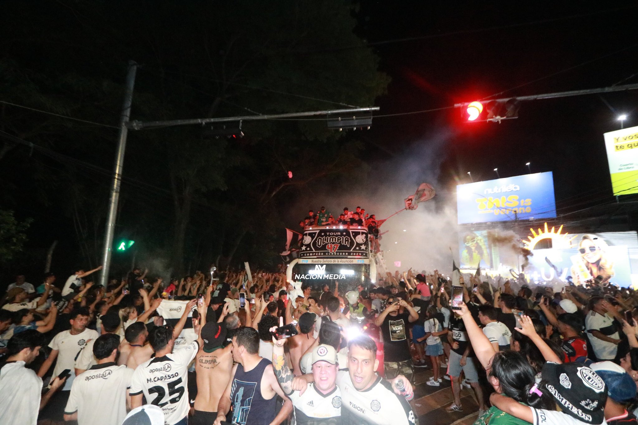 (VIDEO) Garroteada policial a los hinchas campeones