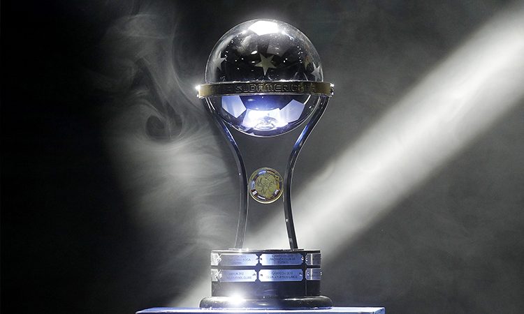 ¡Mirá la creativa manera en la que hicieron llegar el trofeo de la Copa Sudamericana hasta la Nueva Olla!