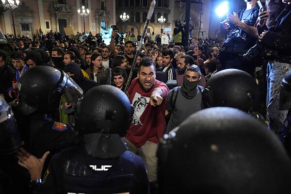 4 detenidos y 31 policías heridos por manifestaciones en Valencia