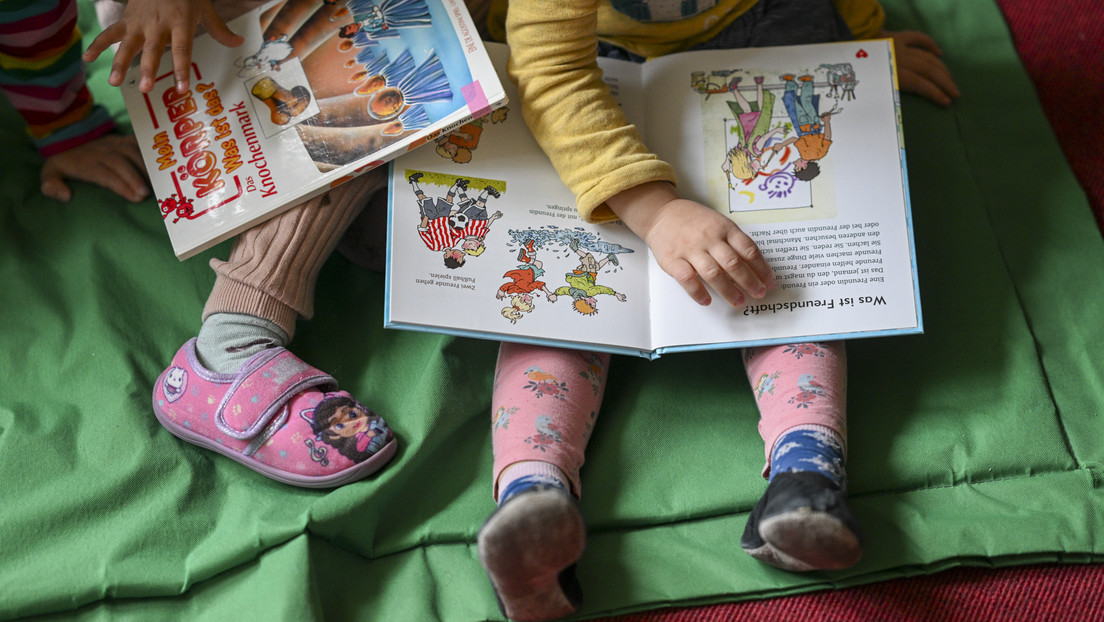 EE.UU.: Detienen a una trabajadora de guardería por patear más de 130 veces a varios niños