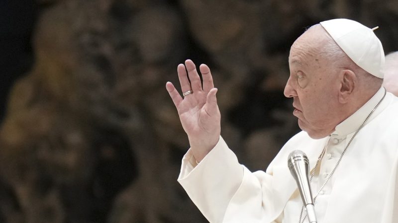 El papa Francisco advierte al personal del Vaticano contra el chismorreo