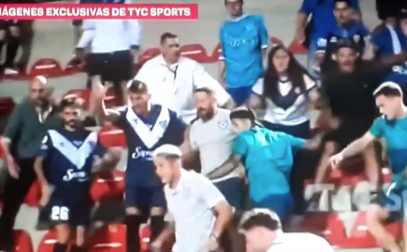 Jugadores e hinchas de Vélez se trenzaron a los golpes