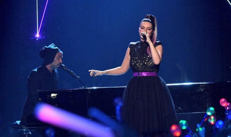 Laura Pausini reaparece luego de su tremenda caída