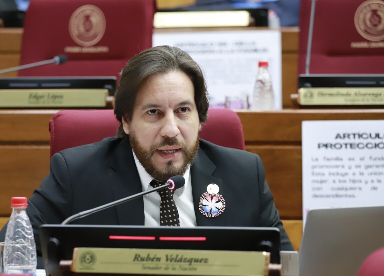 Cruce entre legisladores colorados podría generar una oportunidad para la oposición, sostiene senador