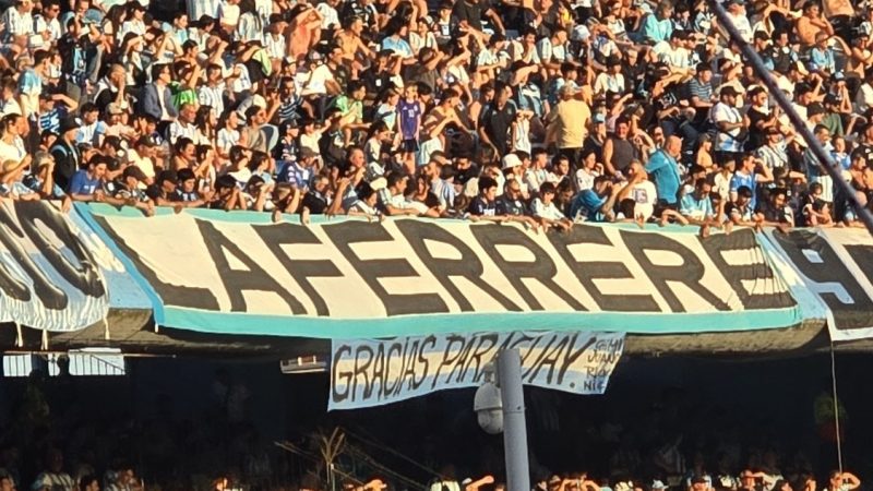 En Torneo Argentino, Racing dedicó una bandera a Paraguay