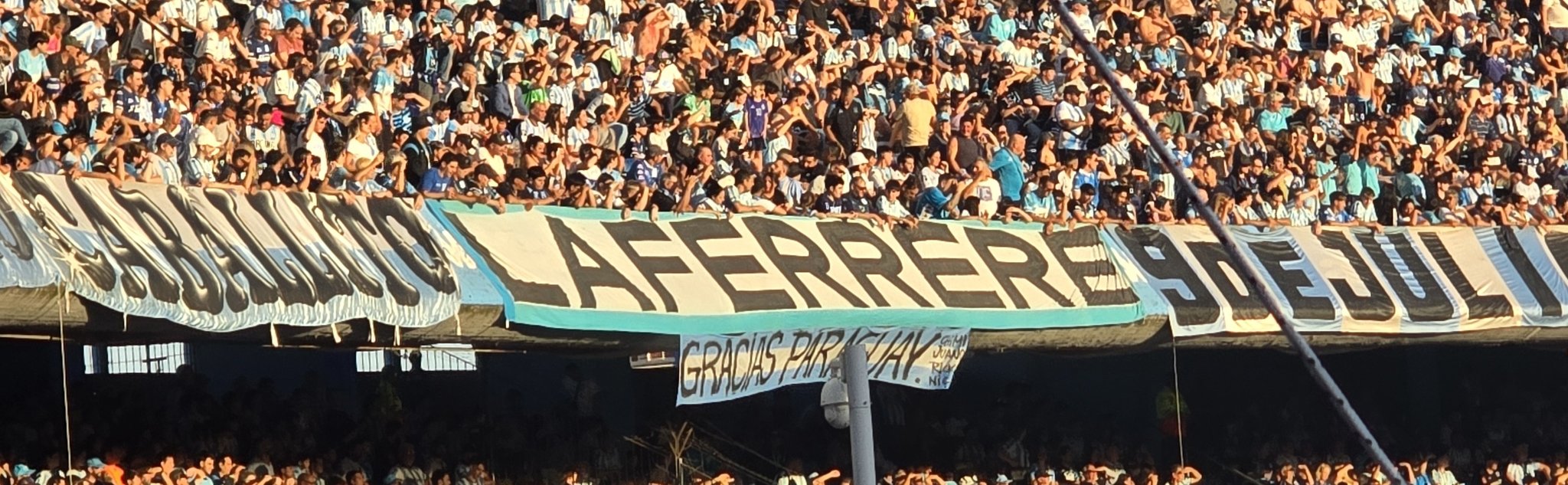 En Torneo Argentino, Racing dedicó una bandera a Paraguay