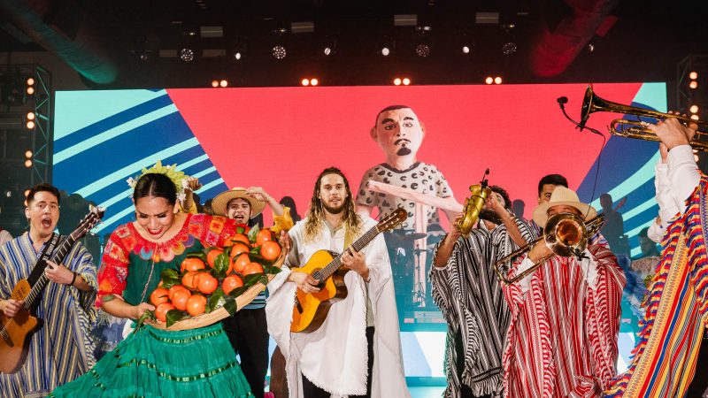 Néstor Ló y Los Caminantes presentan “Villa Navidad”