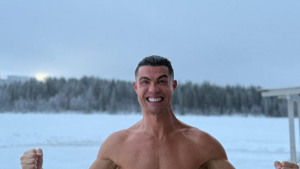 Cristiano Ronaldo peló cuero en la nieve por Navidad