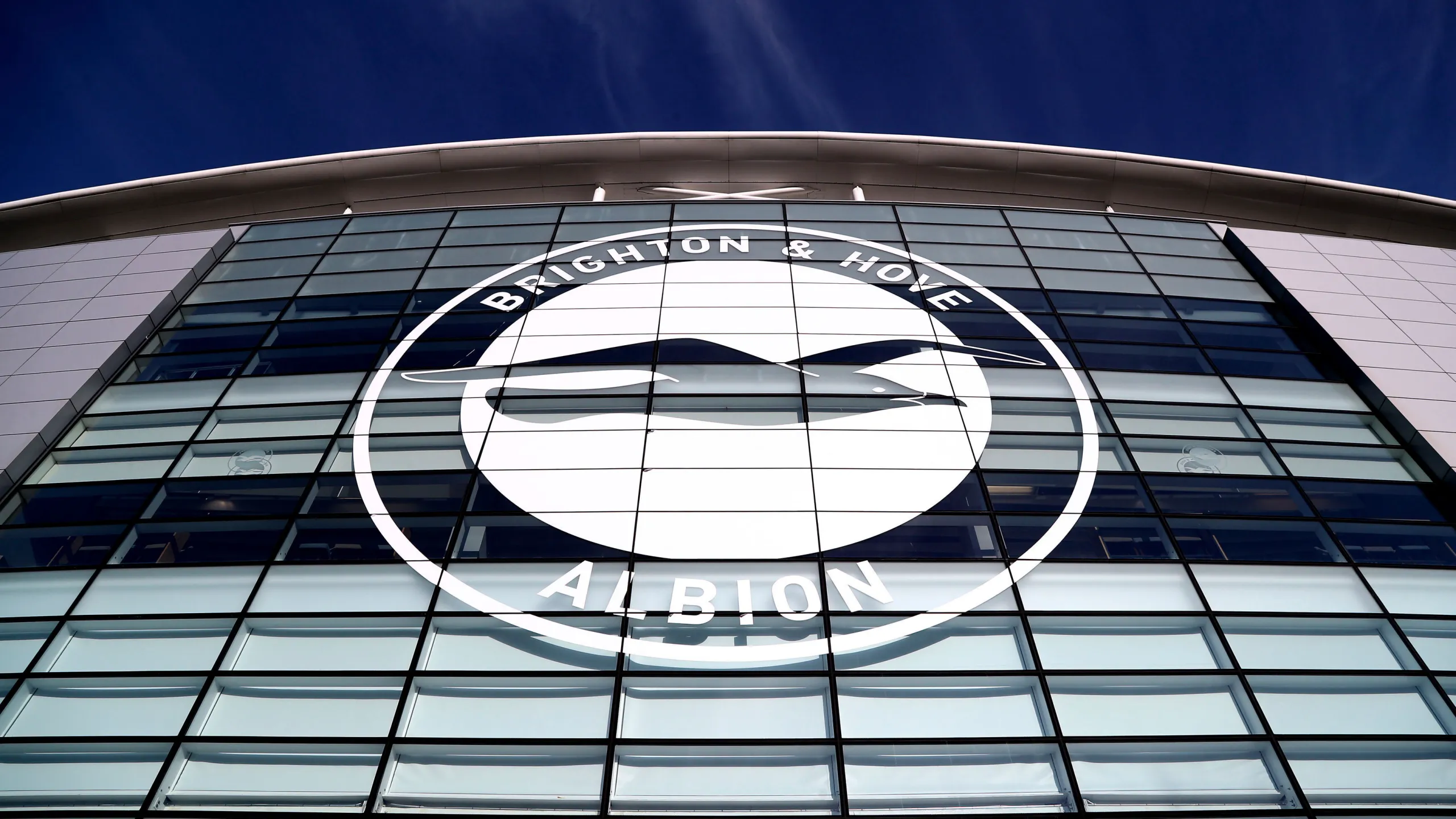 Brighton podría denunciar por plagio a club croata