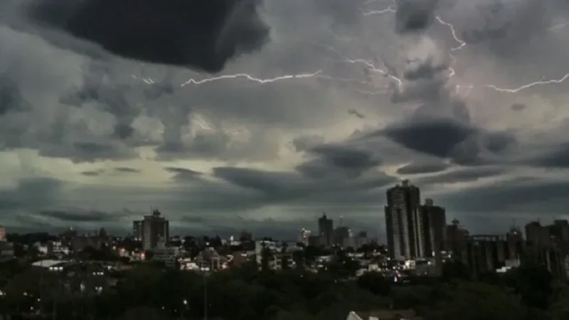 Tormentas, granizos y vientos fuertes: a protegerse este sábado