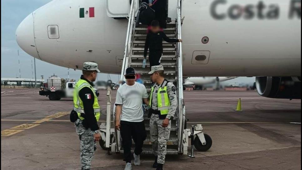 Pasajero de un avión mexicano intentó desviar el vuelo a EE.UU.