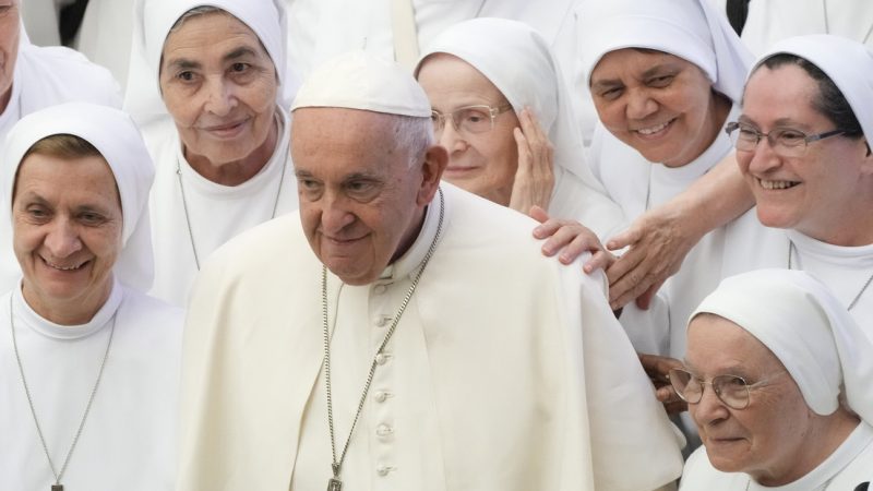 El papa criticó a las monjas con «caras de vinagre»