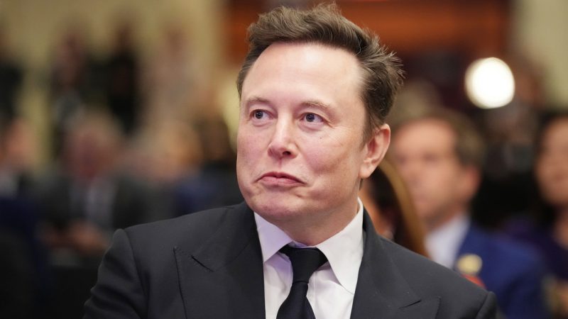 Elon Musk estaría interesado en comprar un equipo de la Premier League