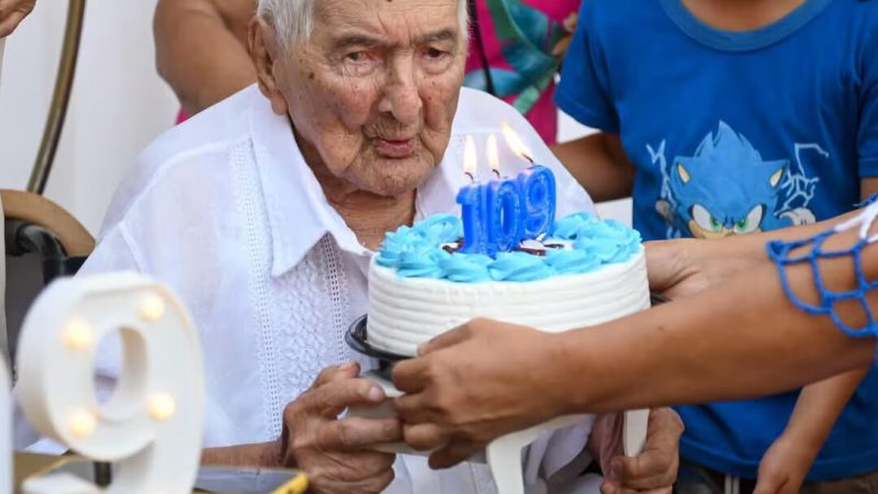 Celebran los 109 años de Canuto González, uno de los 3 últimos excombatientes vivos