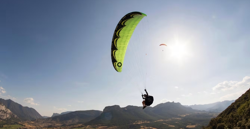 Tragedia en Areguá: un hombre muere tras caída de parapente