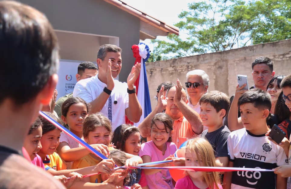 Gobierno entrega 61 viviendas a familias de Villeta e Itauguá