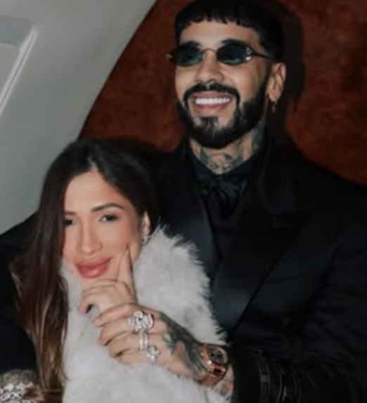 Anuel causa polémica con el nombre que le puso a su hija
