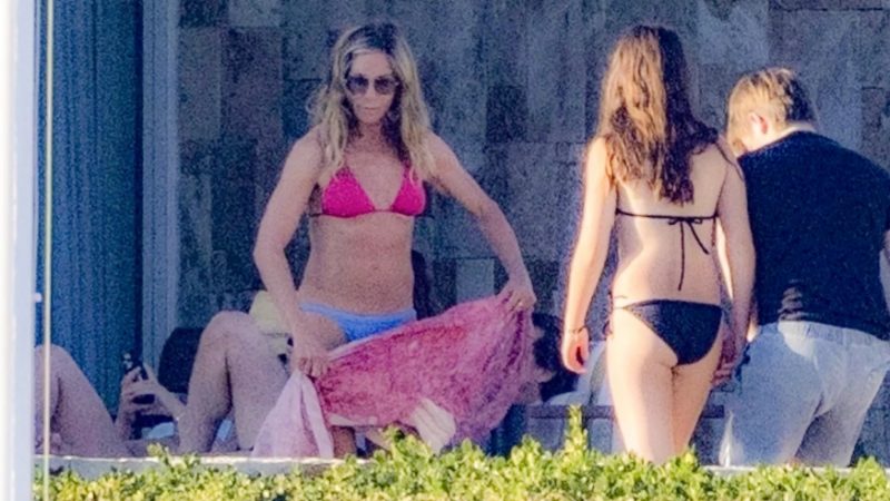 Jennifer Aniston deslumbran con su belleza auténtica a los 55 años en bikini