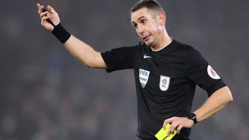 Reconocido exárbitro inglés dice haber ocultado ser gay por temor a reacciones