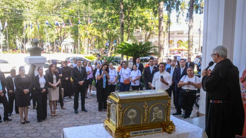 La reliquia peregrina de Chiquitunga recorre Villarrica en conmemoración de su centenario