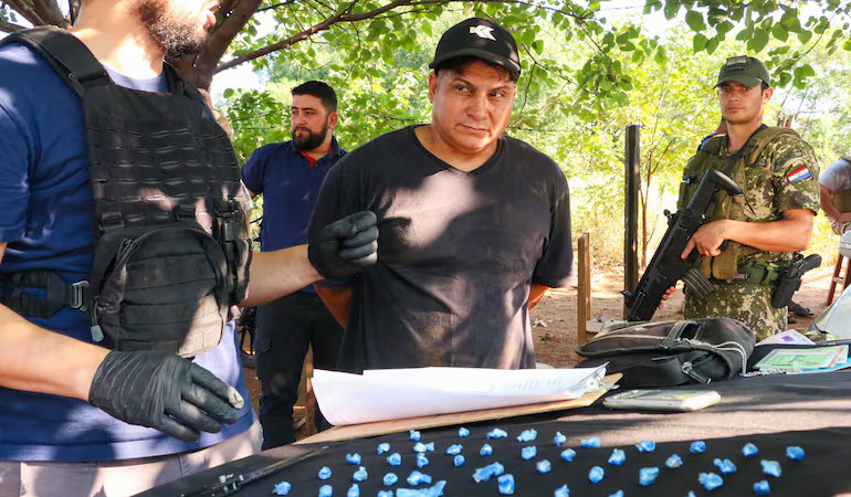 Entre aceite y jabón en polvo, un hombre vendía drogas a limpiavidrios