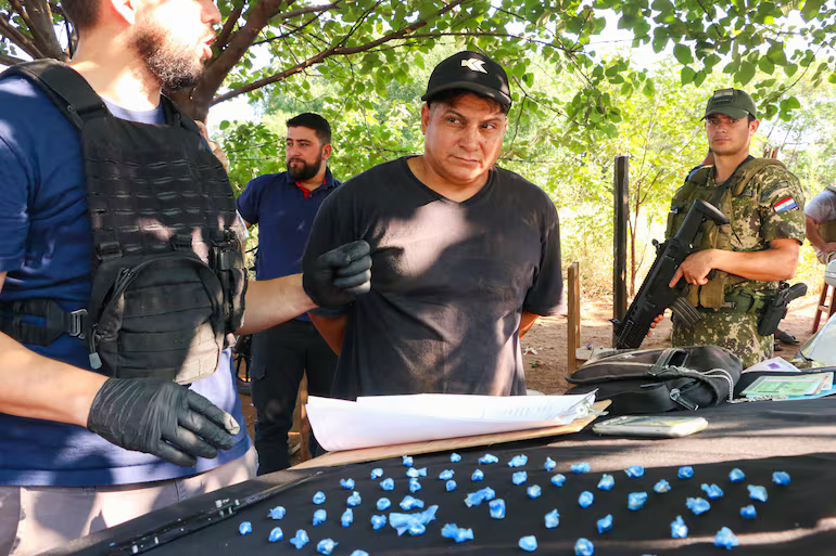 Entre aceite y jabón en polvo, un hombre vendía drogas a limpiavidrios