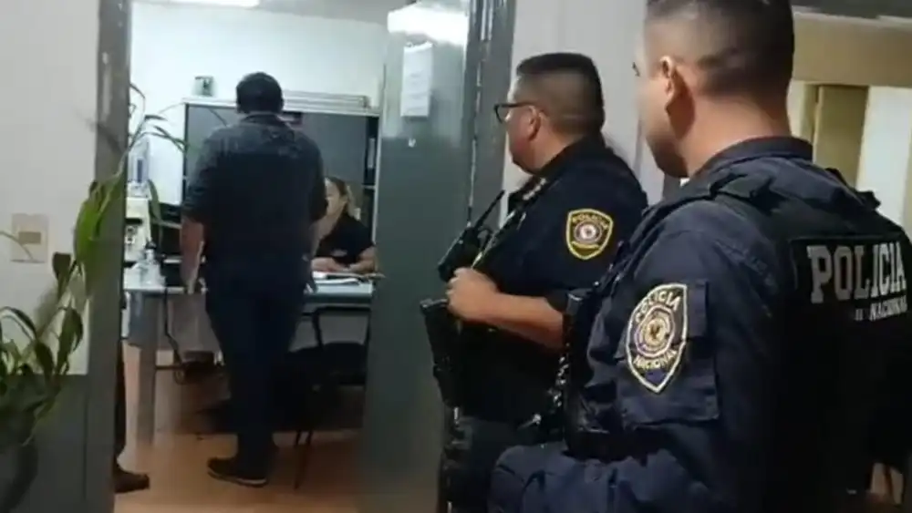 Fiscalía allana Hospital de CDE en investigación contra Miguel Prieto