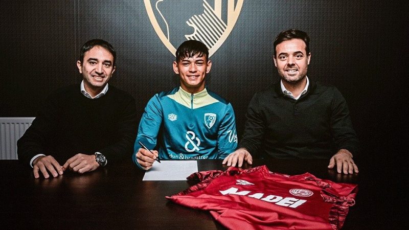 Paraguayo fue presentado en su nuevo club en Inglaterra