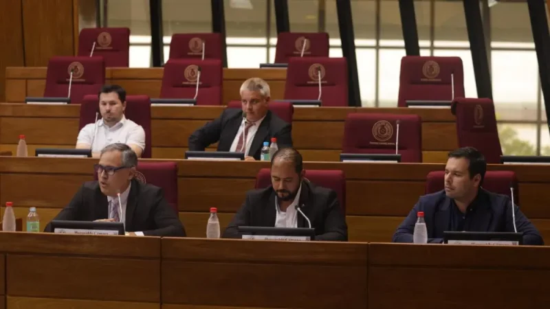 Ministra de Obras se escuda en equipo técnico para explicar suba de peajes