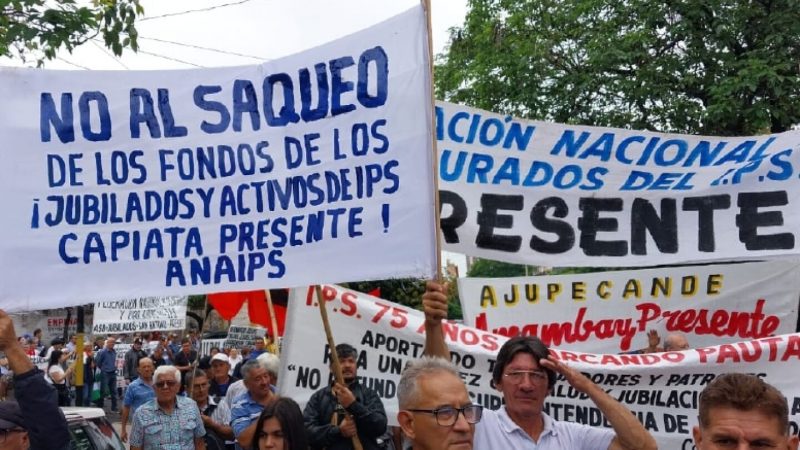 Jubilados del IPS exigen cambios y anuncian protesta masiva