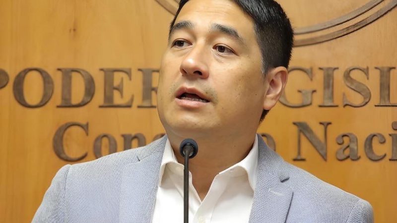 Senador Nakayama consideró errónea la postura de Santiago Peña de mantener a hermanos Alcaraz en sus cargos: «Esto lo desgasta»