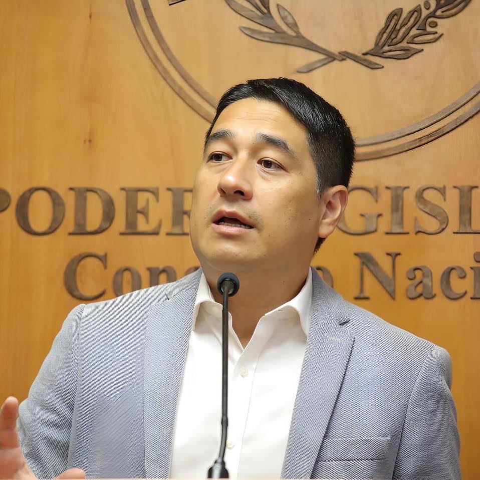 Senador Nakayama consideró errónea la postura de Santiago Peña de mantener a hermanos Alcaraz en sus cargos: «Esto lo desgasta»