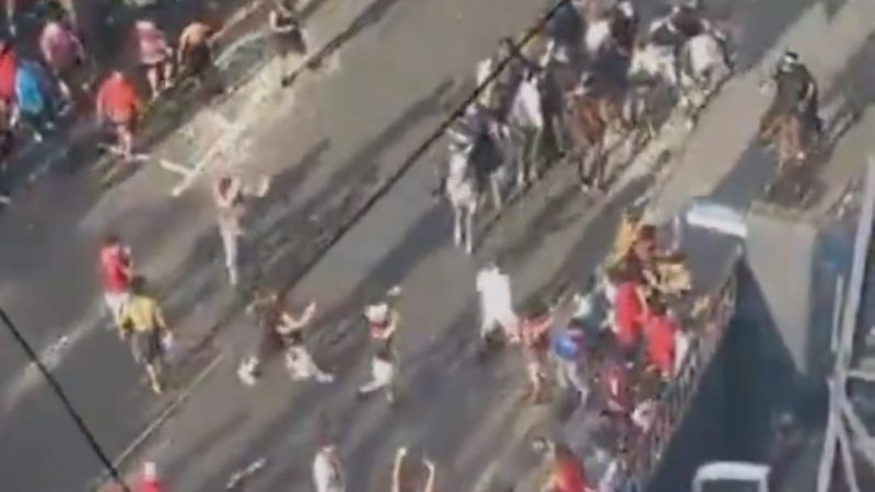 Caos antes del Superclásico: hinchas de Cerro Porteño intentaron ingresar sin entradas