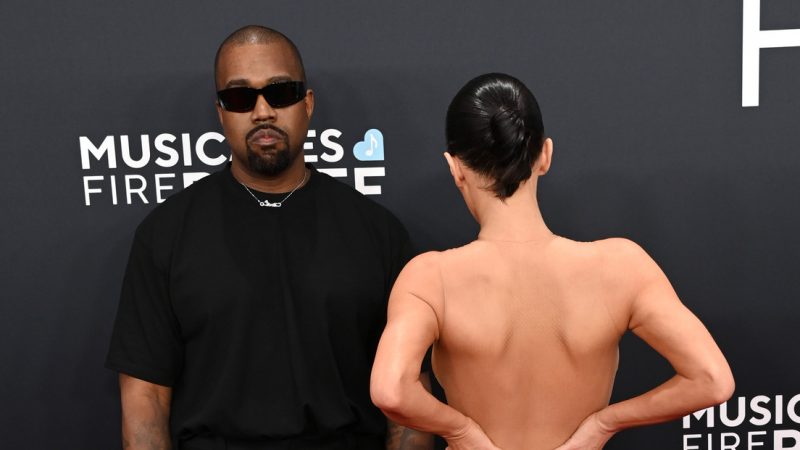 «Abrió un mundo completamente nuevo»: Kanye West sobre el polémico atuendo de su esposa en los Grammy