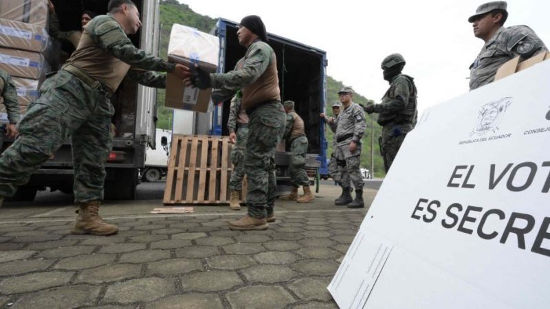 Ecuador elige presidente bajo un estricto operativo de seguridad