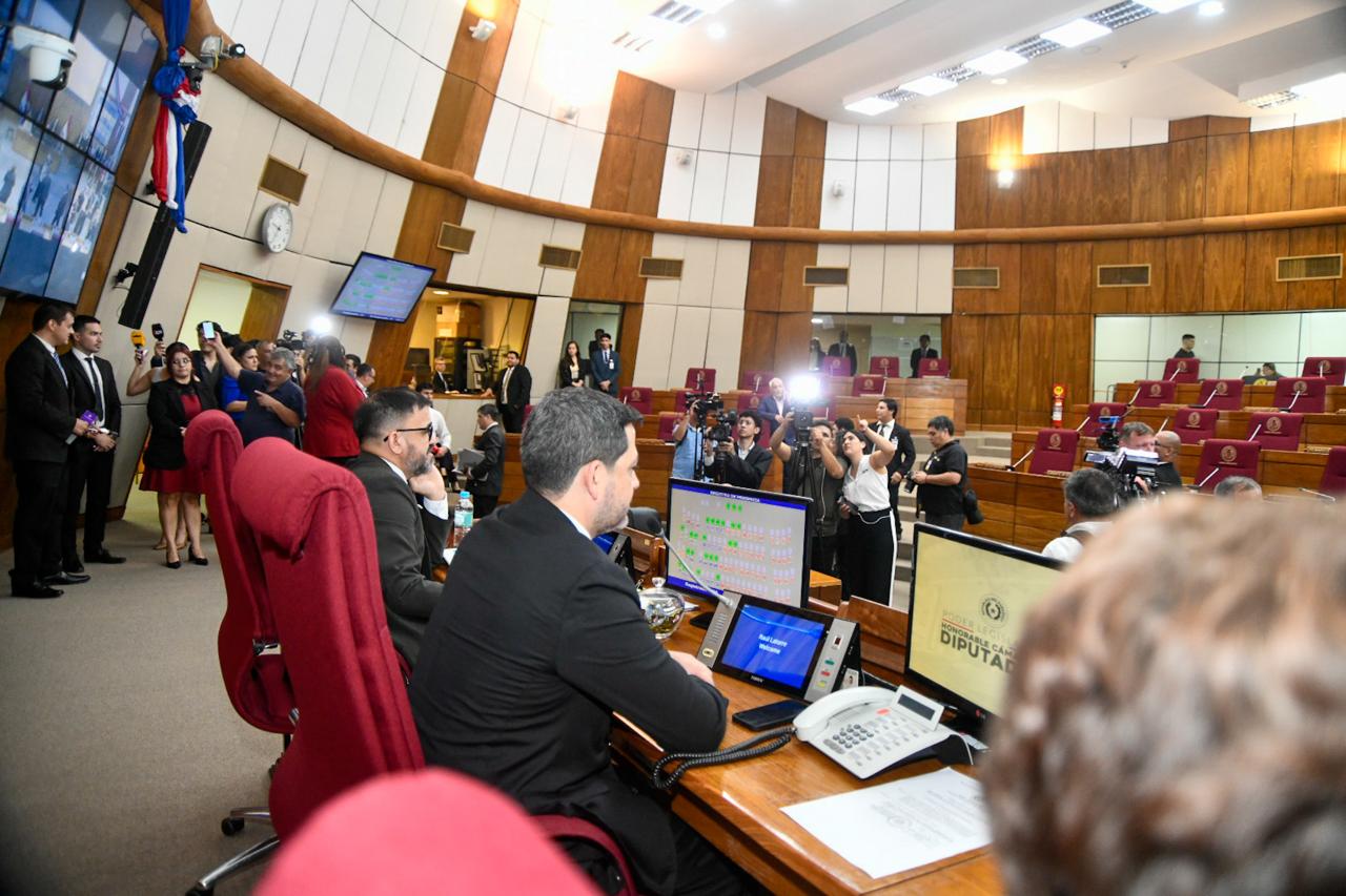 Vacío de Honor Colorado en sesión extra de Diputados evitó debate sobre el caso Orlando Arévalo y afectó estudio de ley de patentes