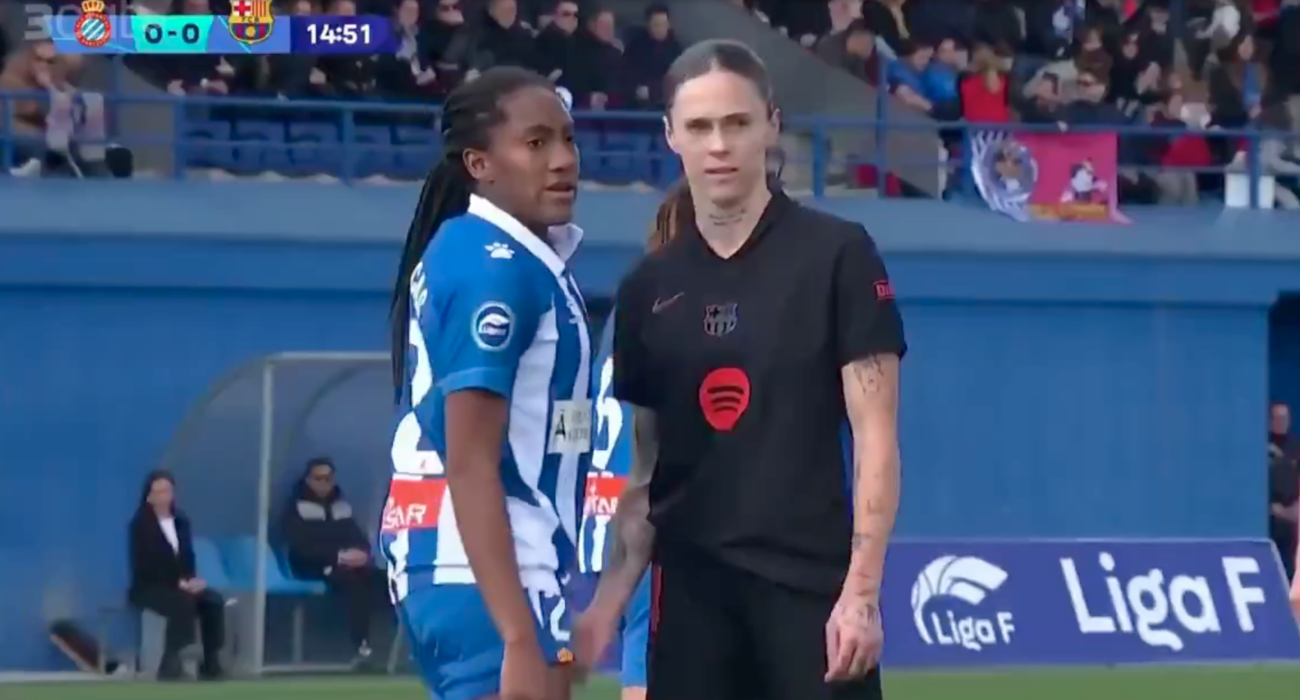 Jugadora del Barcelona es acusada por un «gesto obsceno» ante una rival en pleno partido