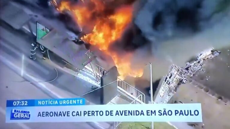 Avioneta impactó contra un autobús al intentar realizar un aterrizaje de emergencia en Sao Paulo