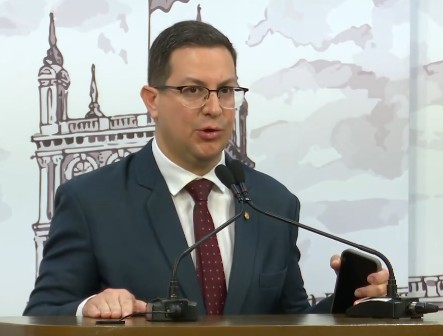 A Peña «no le va a temblar la mano» para tomar decisiones tras escándalo de chats, dijo vocero de la Presidencia