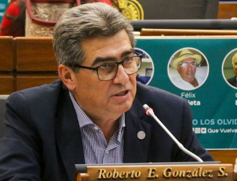 Diputado Roberto González critica la cumbre de poderes: «Le dan un tratamiento light a este escándalo monumental»