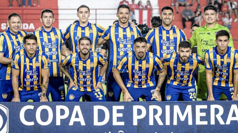 Luqueño separa a dos jugadores por supuesta indisciplina