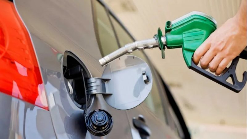 Petropar podría reducir el precio del combustible en dos meses