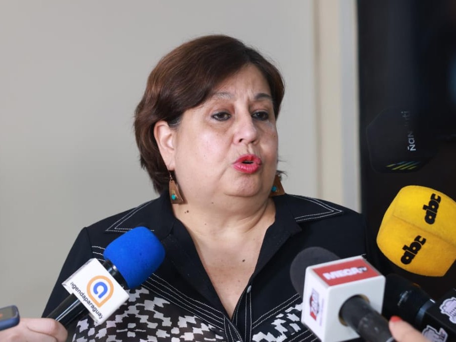 Esperanza Martínez tras metida de pata de Peña sobre 100 mil empleos: «La heladera de los paraguayos no se llena con humo»