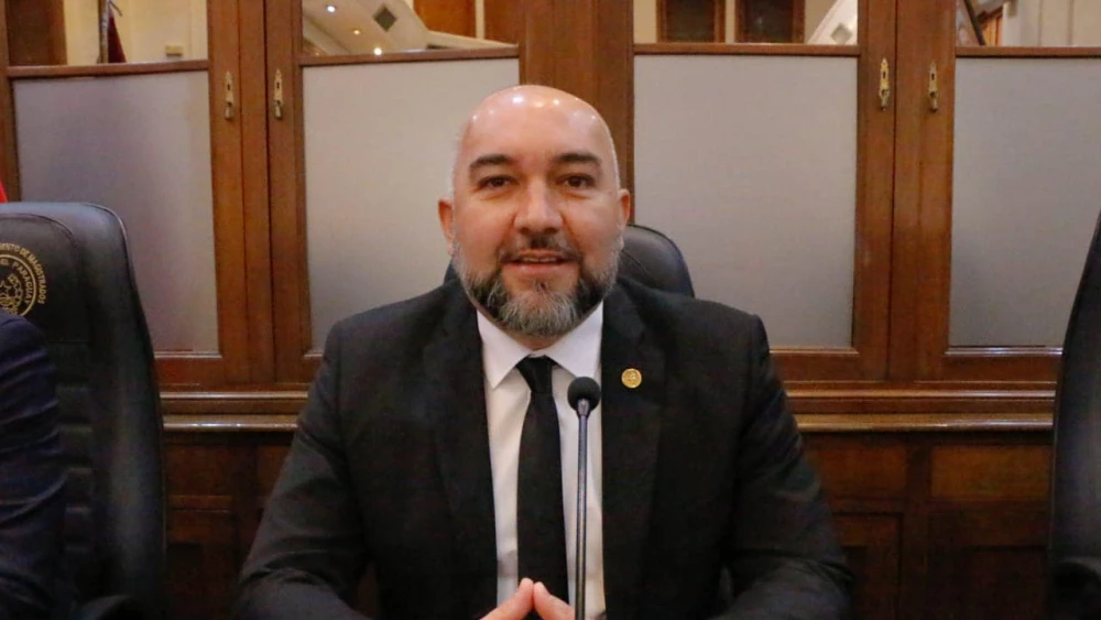 Orlando Arévalo renuncia a la Cámara de Diputados, salpicado por corrupción en el JEM