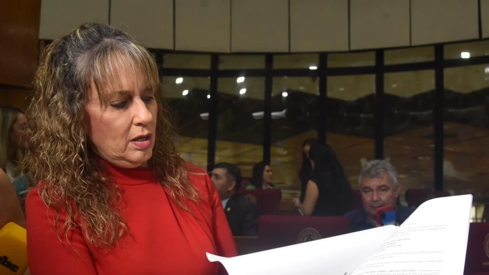 “Lo logramos, lo hicimos juntos”, celebra Vallejo, sobre renuncia de Arévalo